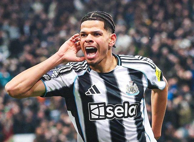 亚冠-纽卡2-1绝杀！曼联多达1人却输球！卡里克执教首负，11轮不败终结